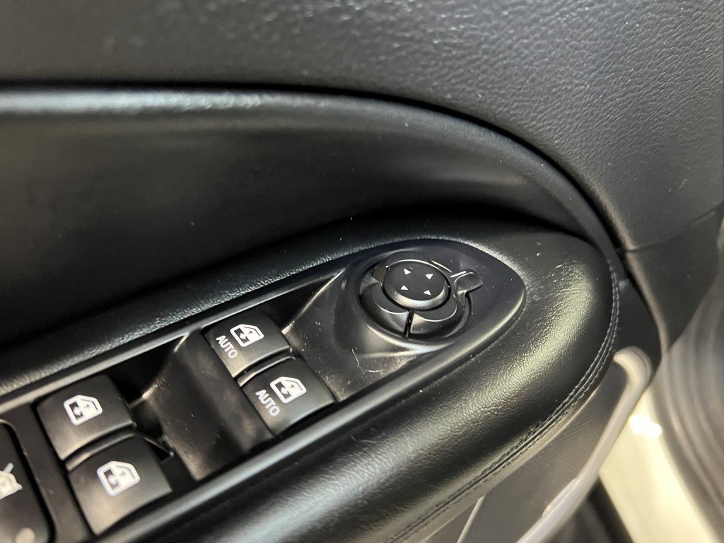 Certified 2021 Jeep Compass Latitude w/ Sun and Sound Group image 30