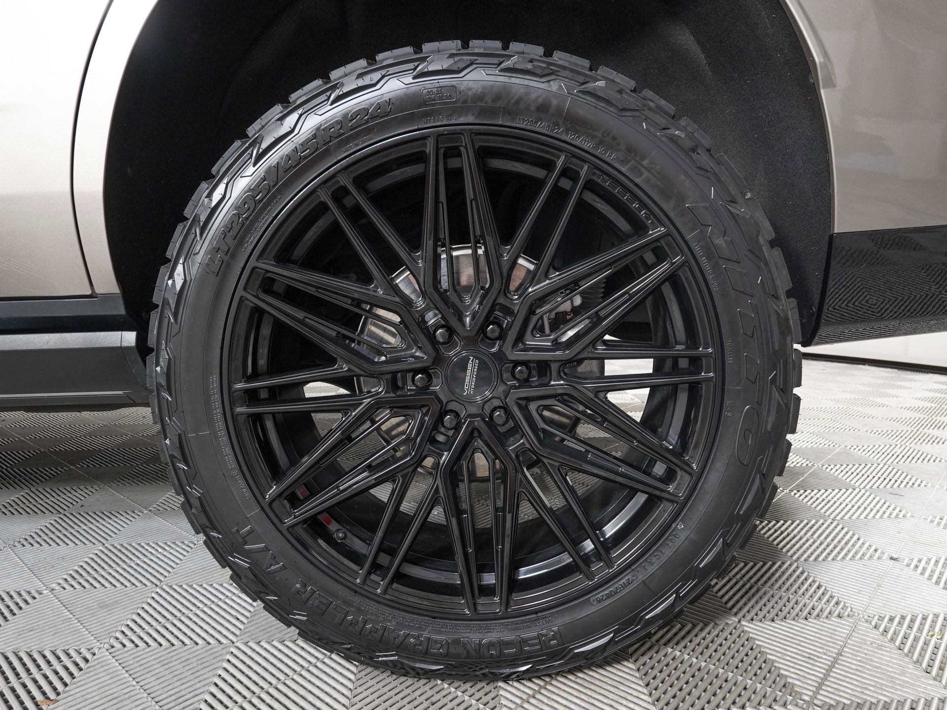 Used 2025 Cadillac Escalade Sport Platinum w/ LPO, ONYX Package AWD/4WD image 37