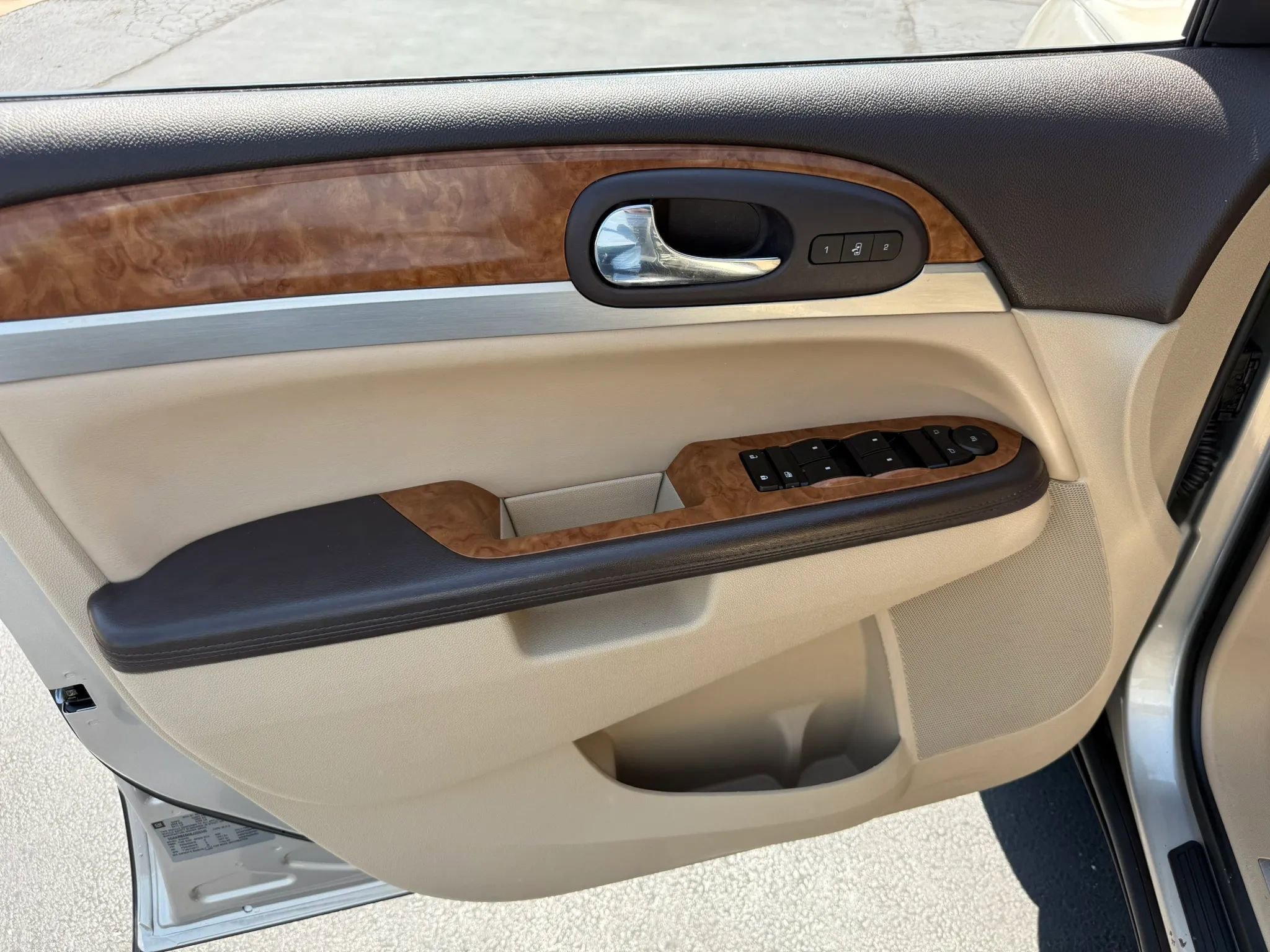 Used 2011 Buick Enclave CXL FWD image 12