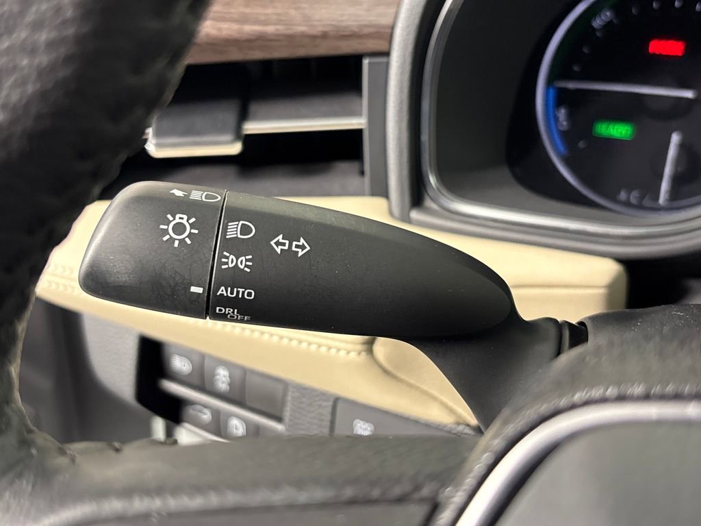 Certified 2021 Toyota Avalon XLE w/ Moonroof Package image 18