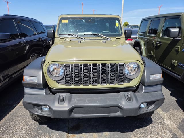 Used 2025 Jeep Wrangler Unlimited Sport AWD/4WD image 2