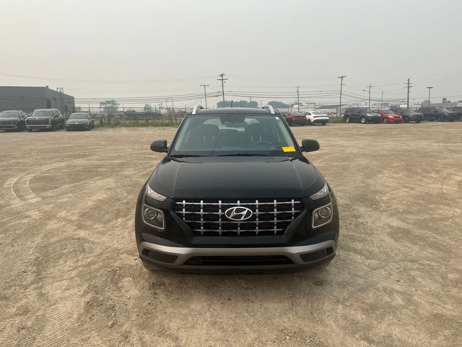 Used 2023 Hyundai Venue SEL FWD video 2