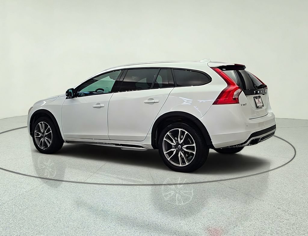 Used 2018 Volvo V60 T5 Cross Country AWD/4WD image 4