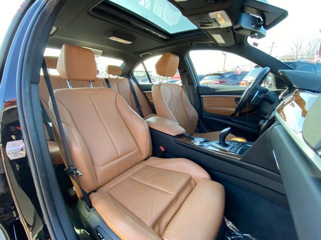 Used 2018 BMW 330i xDrive Sedan w/ Convenience Package AWD/4WD image 17