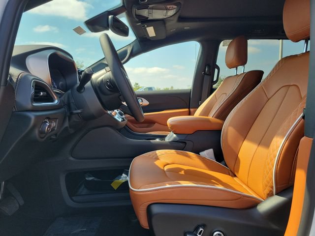 New 2026 Chrysler Pacifica Pinnacle FWD image 15