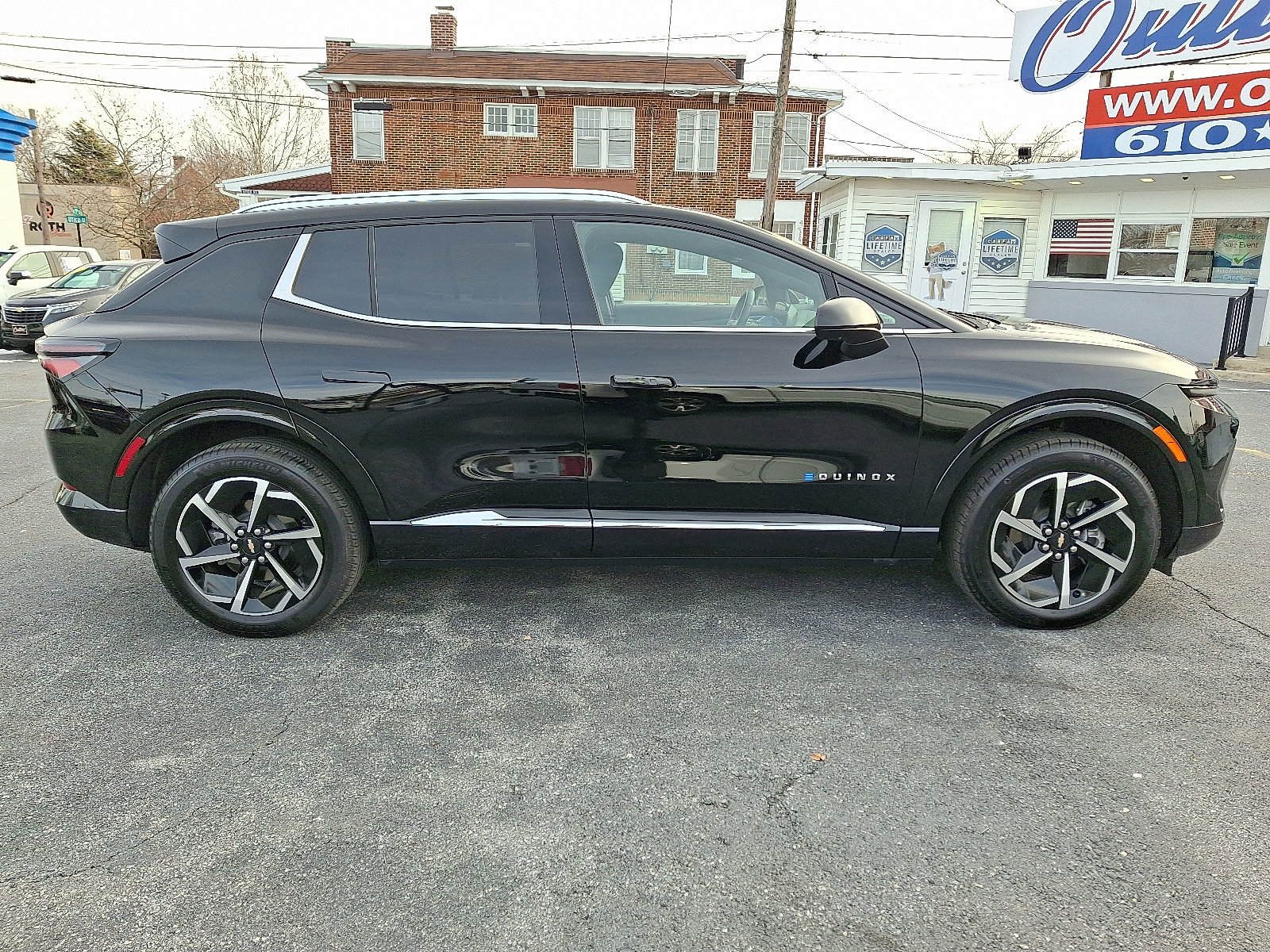 Used 2025 Chevrolet Equinox EV LT w/ Convenience Package image 6