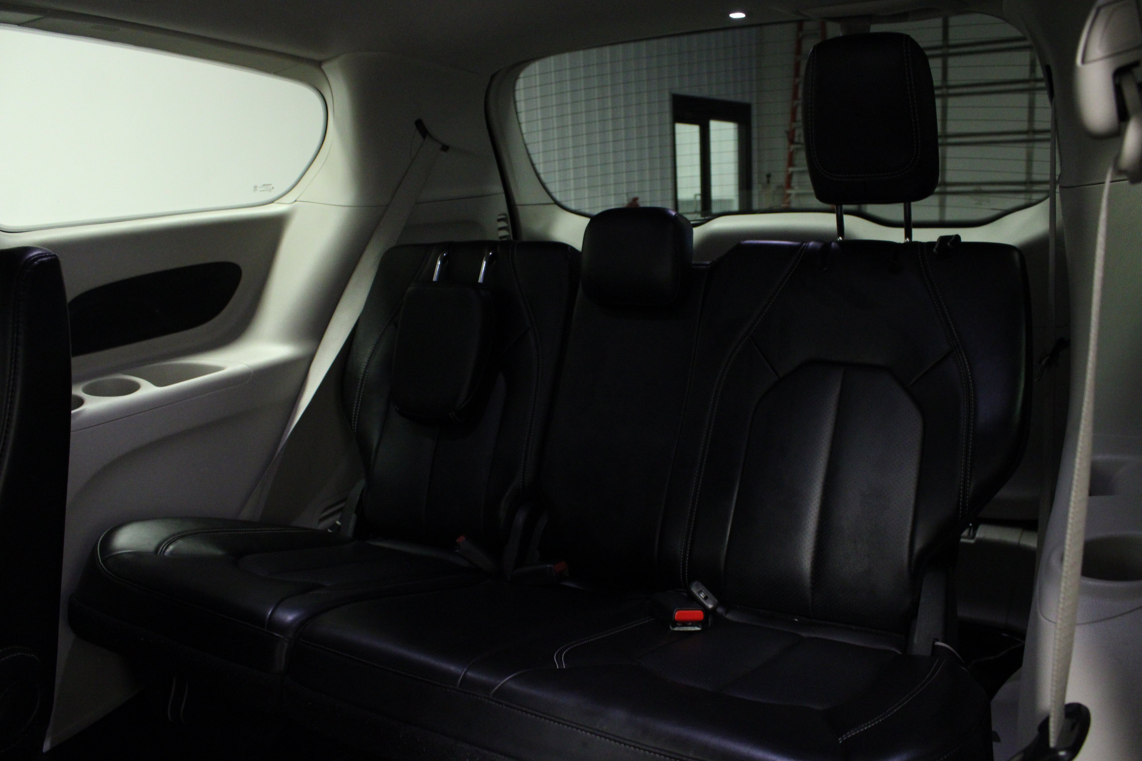 Used 2024 Chrysler Pacifica Touring-L FWD image 14