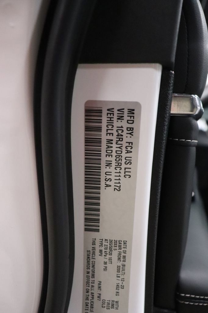 Used 2024 Jeep Grand Cherokee Overland w/ Advanced Protech Group III image 32