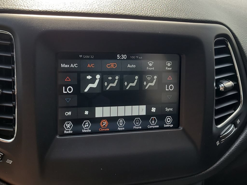 Used 2019 Jeep Compass Latitude FWD image 24