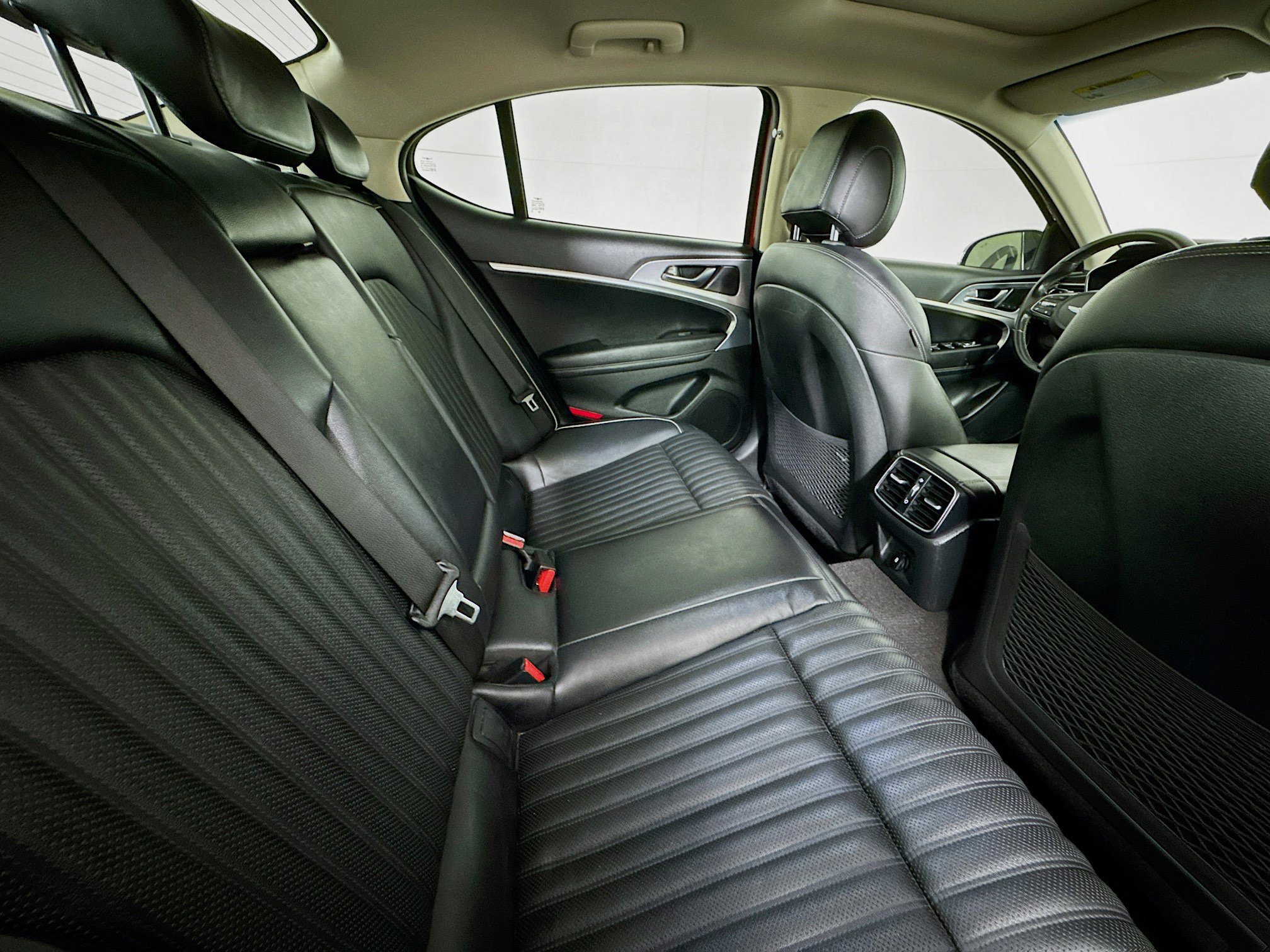 Used 2022 Genesis G70 2.0T w/ Prestige Package image 26