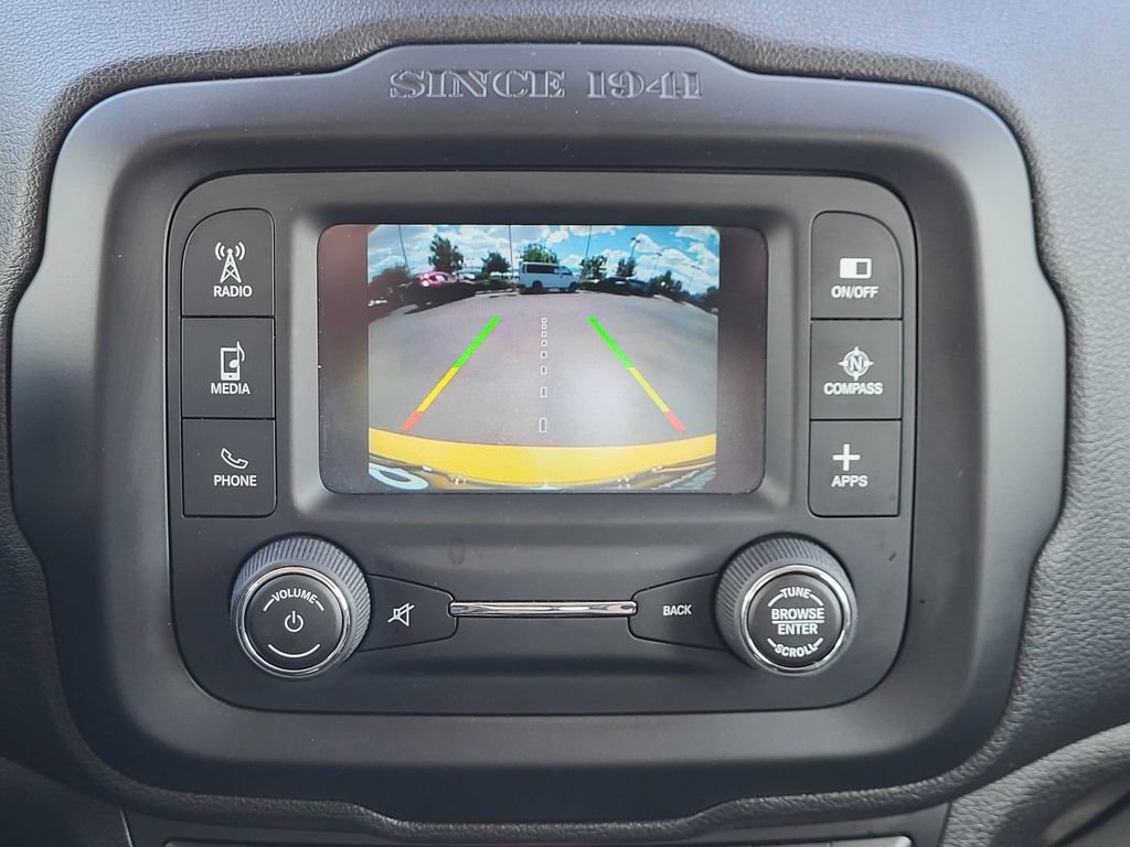 Used 2017 Jeep Renegade Latitude w/ Cold Weather Group AWD/4WD image 9