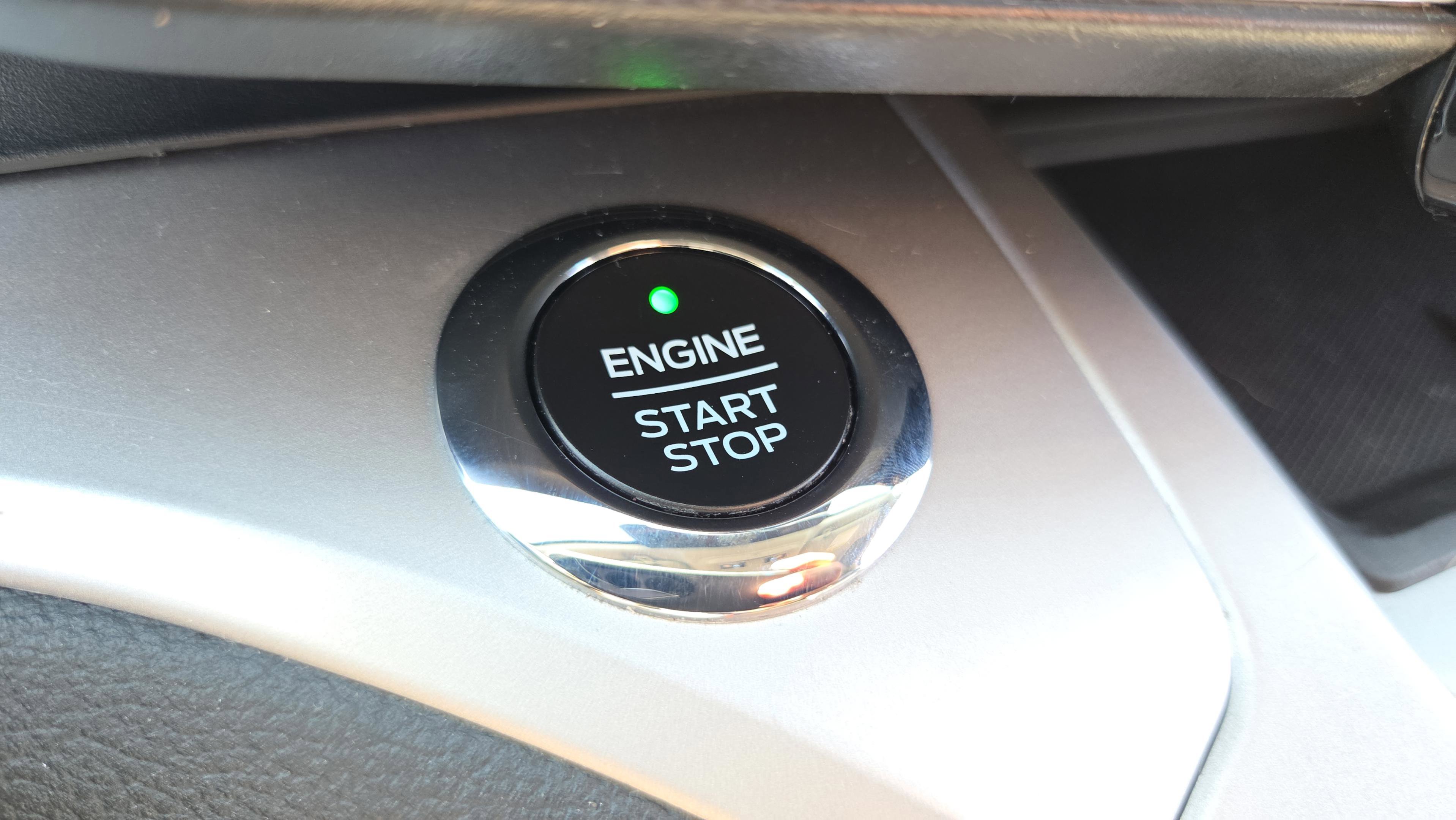 Used 2020 Ford Explorer XLT w/ Equipment Group 202A image 29