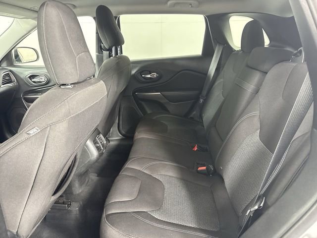 Used 2019 Jeep Cherokee Latitude w/ Cold Weather Group image 21