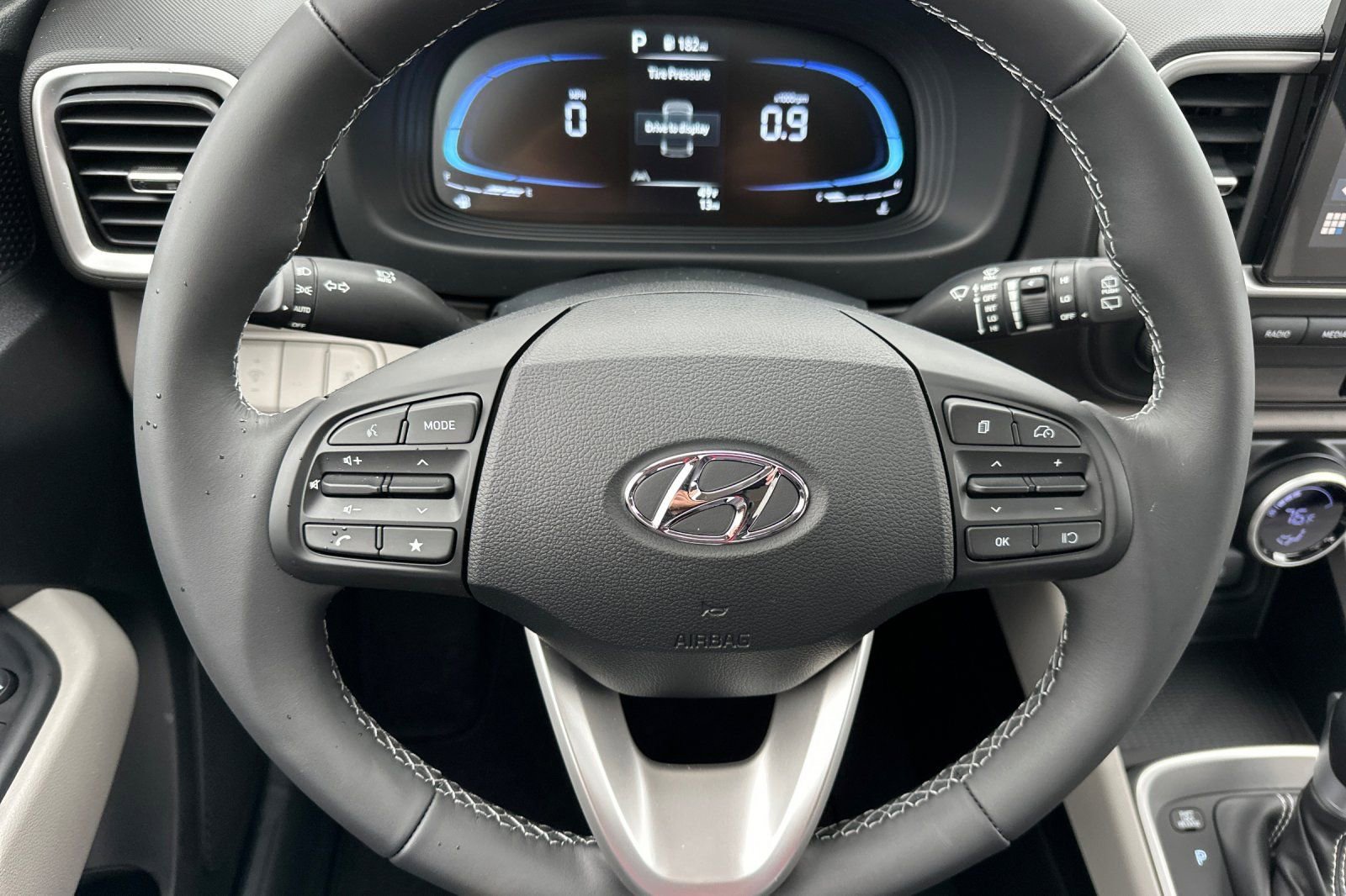New 2025 Hyundai Venue SEL image 22