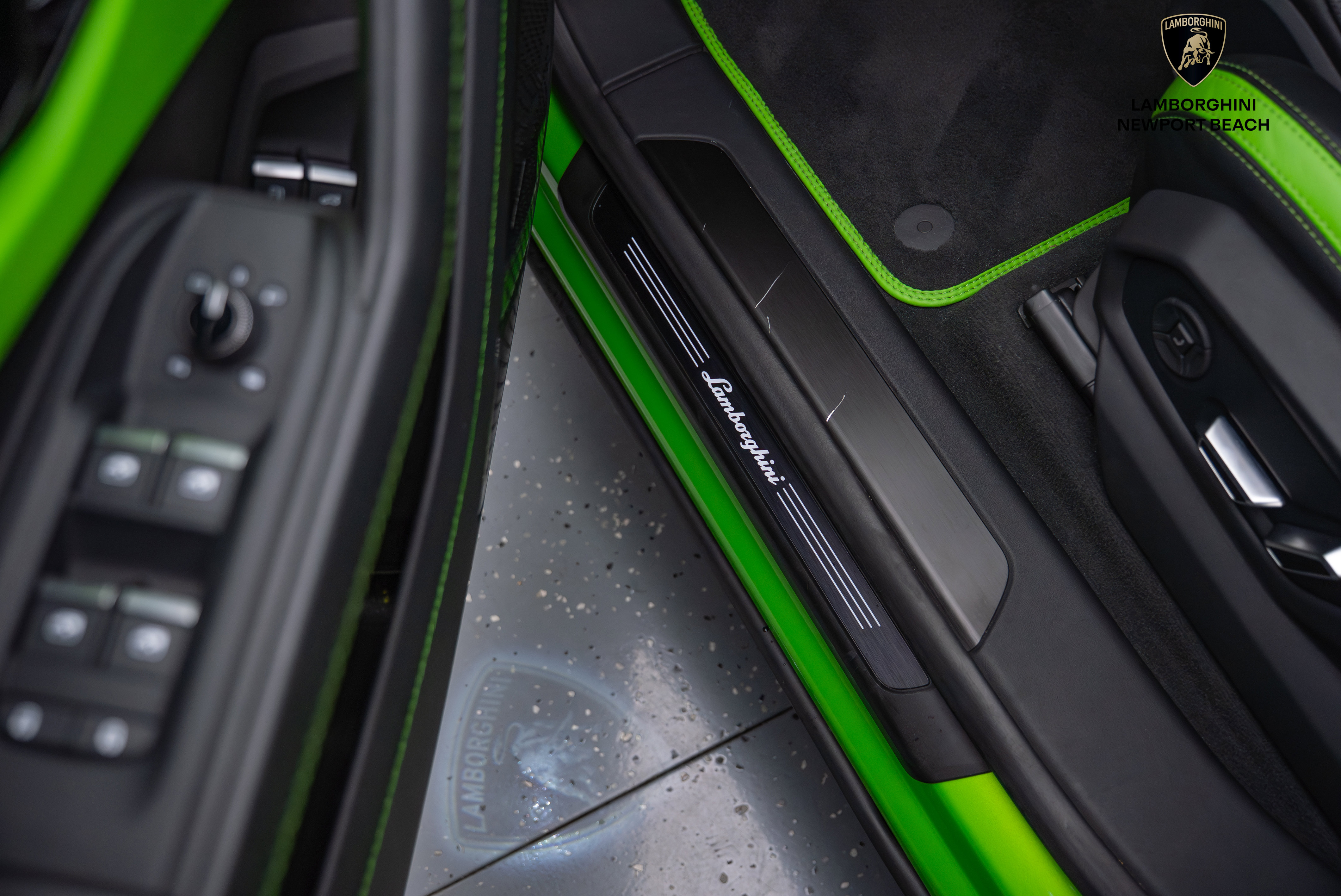 Used 2025 Lamborghini Urus SE image 26