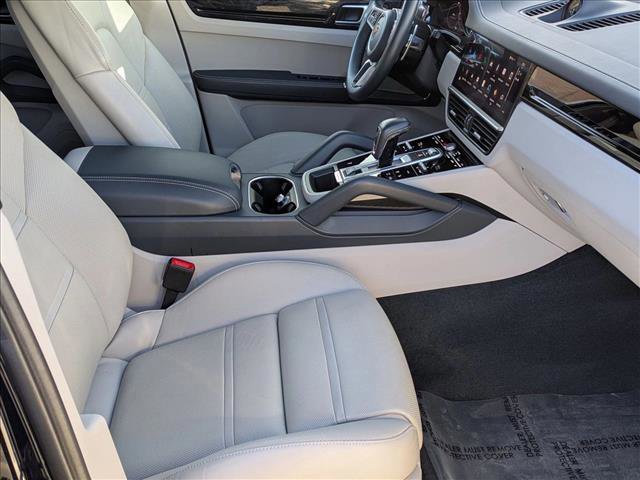 Used 2022 Porsche Cayenne image 22