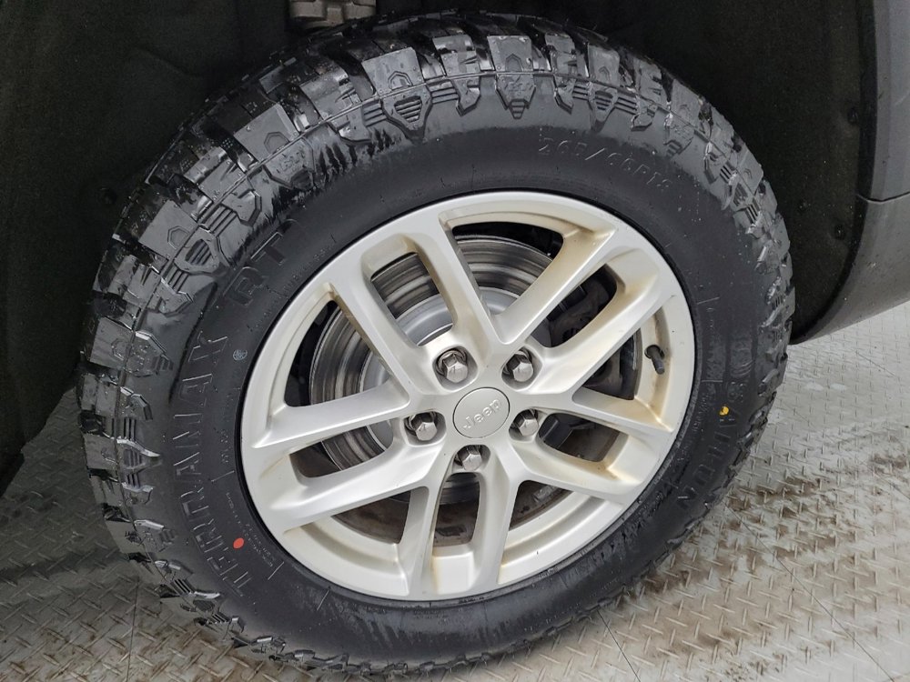 Used 2022 Jeep Grand Cherokee L Laredo w/ Luxury Tech Group I image 31