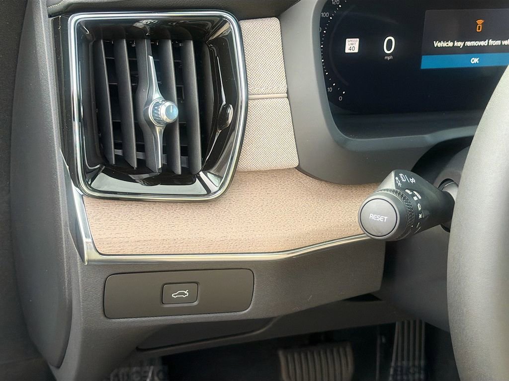 New 2026 Volvo XC90 B6 Ultra w/ Protection Package image 10