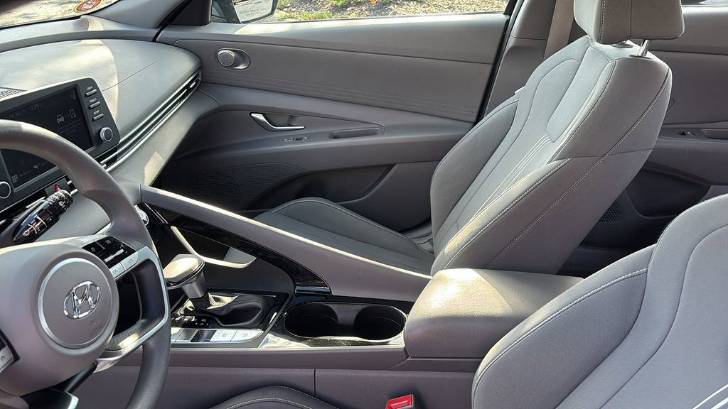 Used 2022 Hyundai Elantra Blue image 24