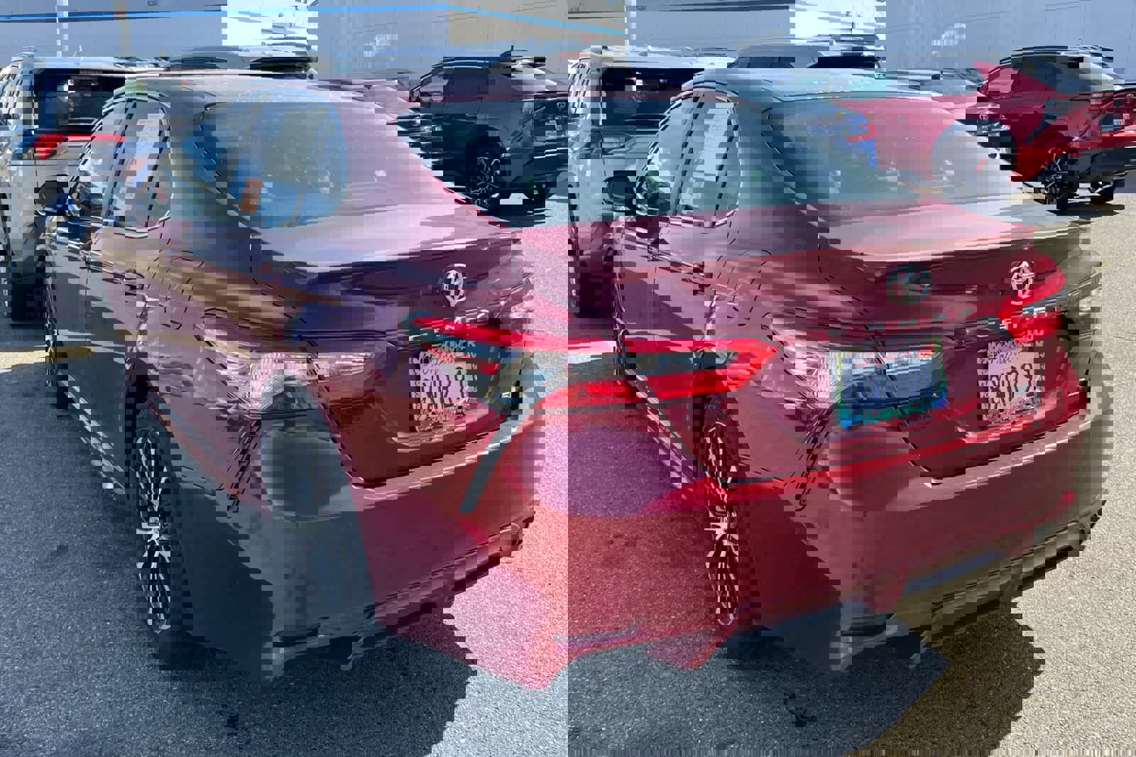 Certified 2018 Toyota Camry SE w/ Moonroof Package image 4