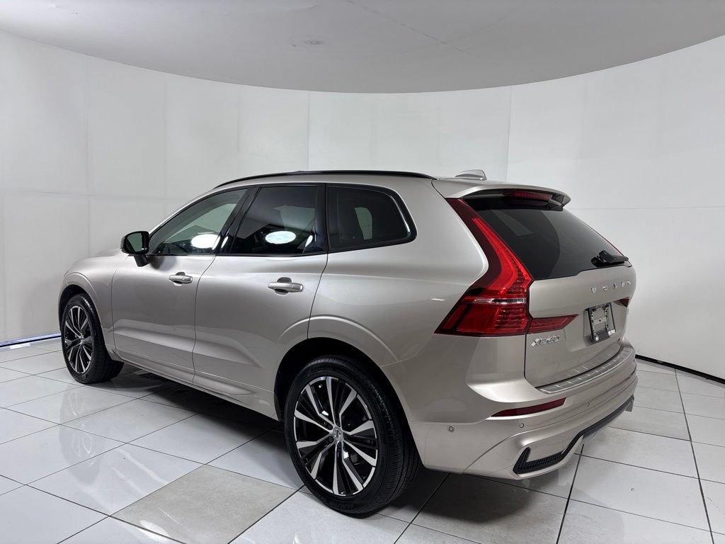 Used 2023 Volvo XC60 B5 Plus w/ Protection Package Premier AWD/4WD image 3