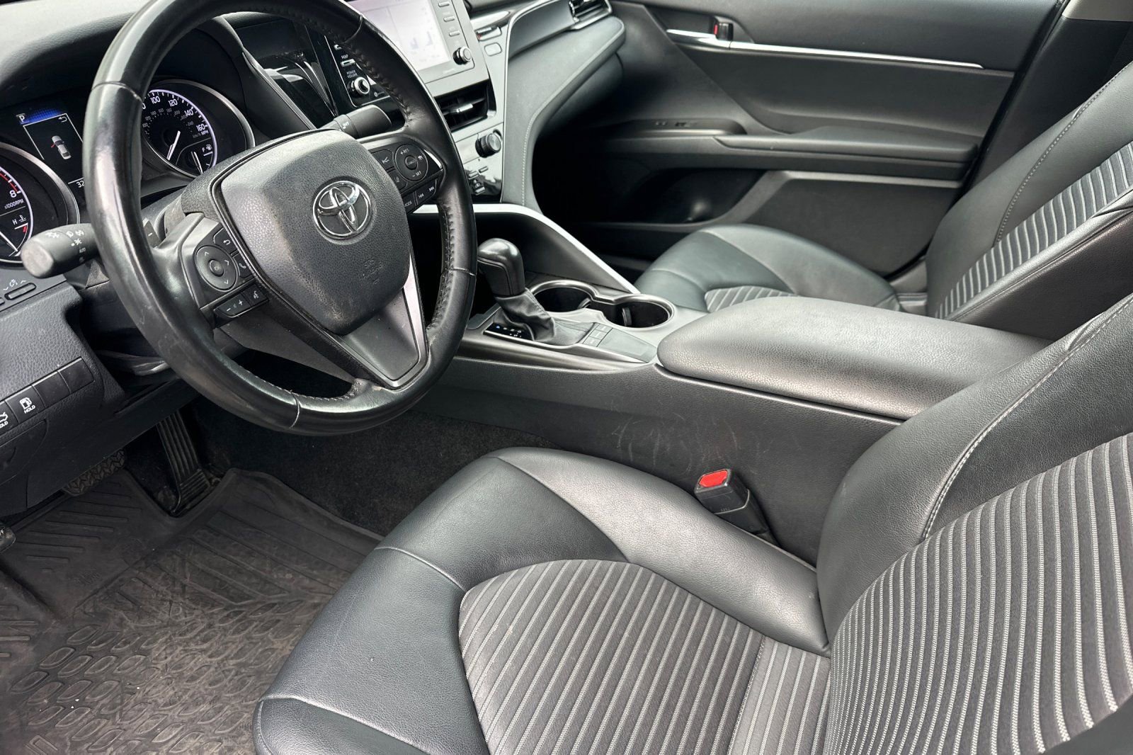 Used 2024 Toyota Camry SE image 10