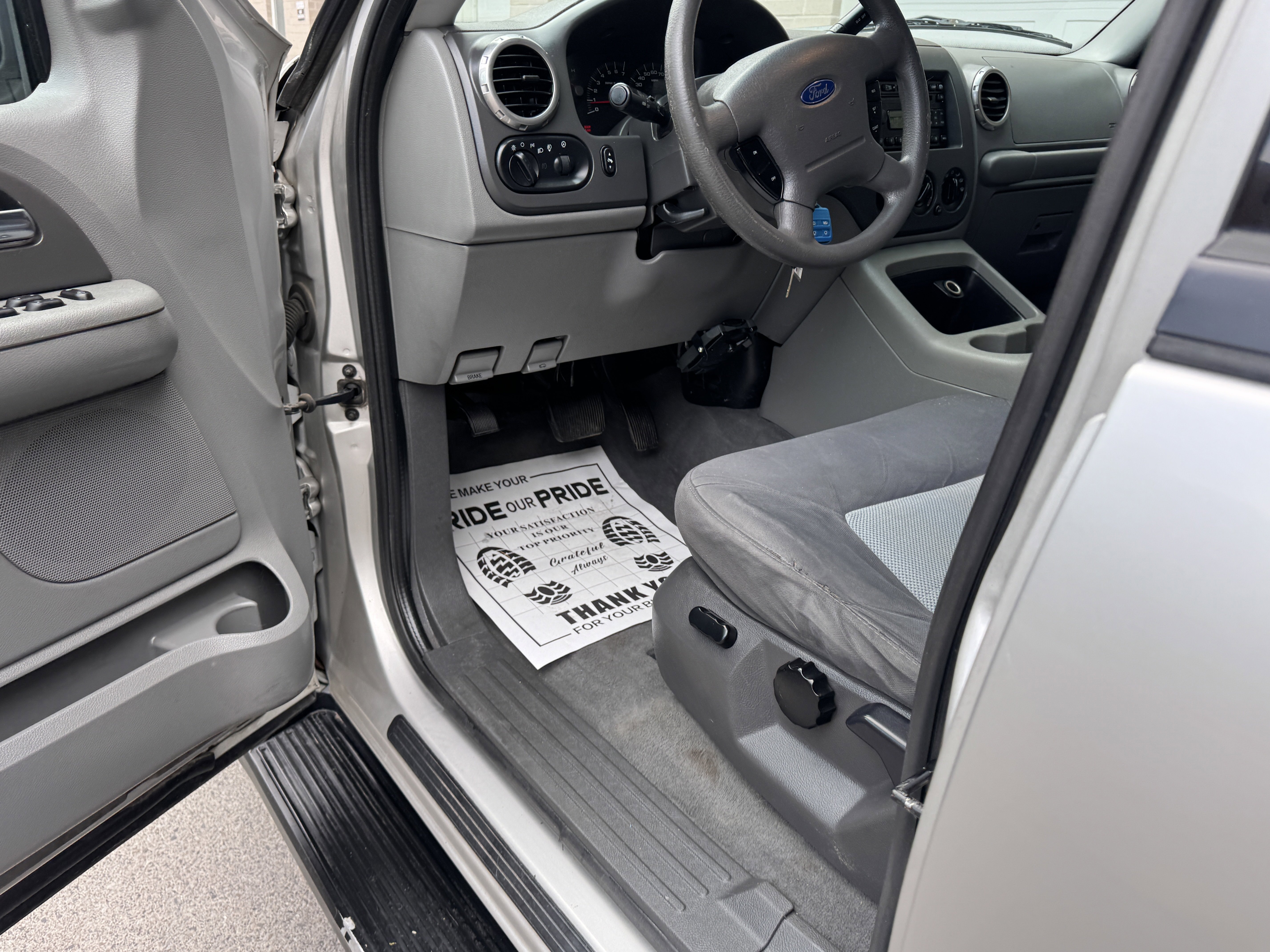 Used 2004 Ford Expedition XLT AWD/4WD image 16