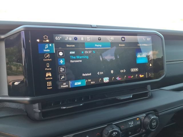 Used 2025 Jeep Wrangler Unlimited Sahara AWD/4WD image 26