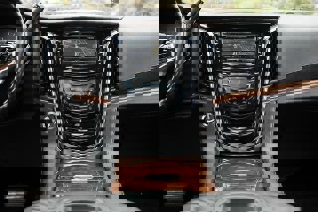 Used 2017 Cadillac Escalade ESV Premium Luxury image 31