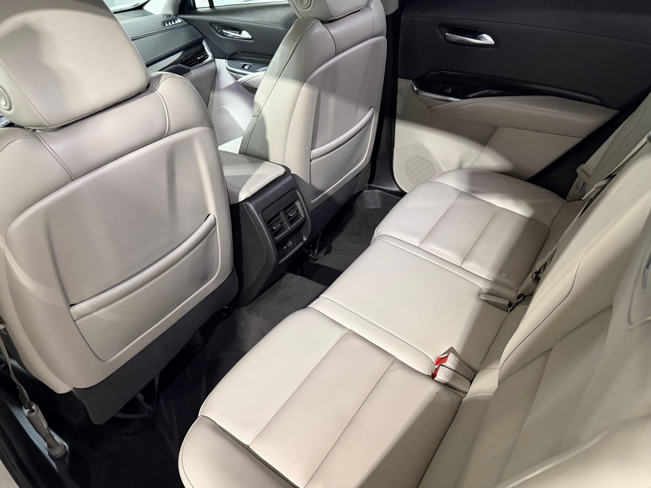 Used 2021 Cadillac XT4 Premium Luxury FWD image 27