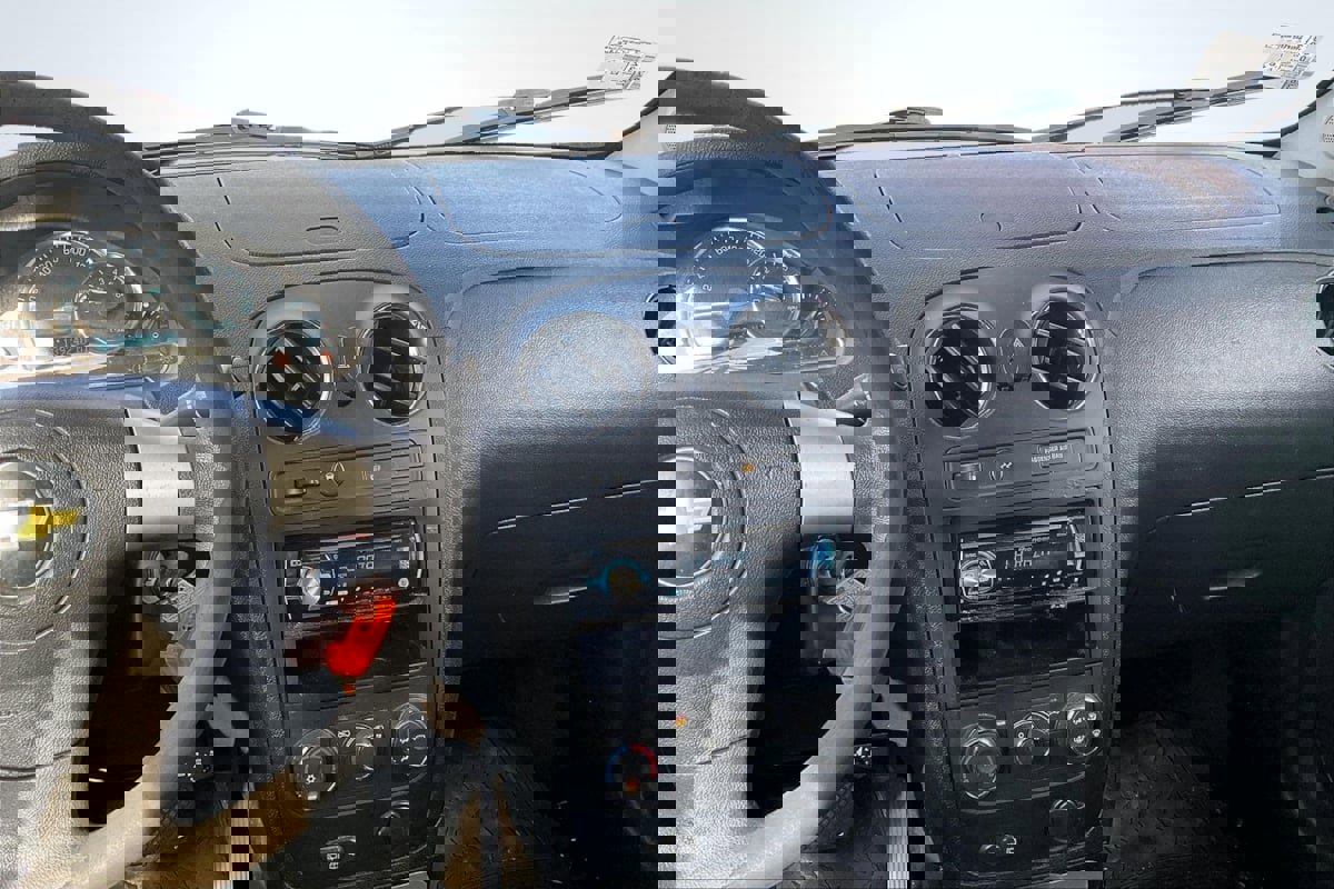 Used 2010 Chevrolet HHR LT image 6