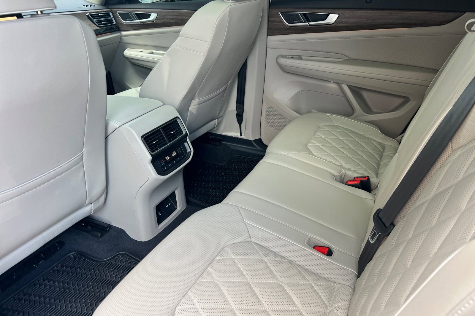 Used 2025 Volkswagen Atlas SEL Premium R-Line AWD/4WD image 9