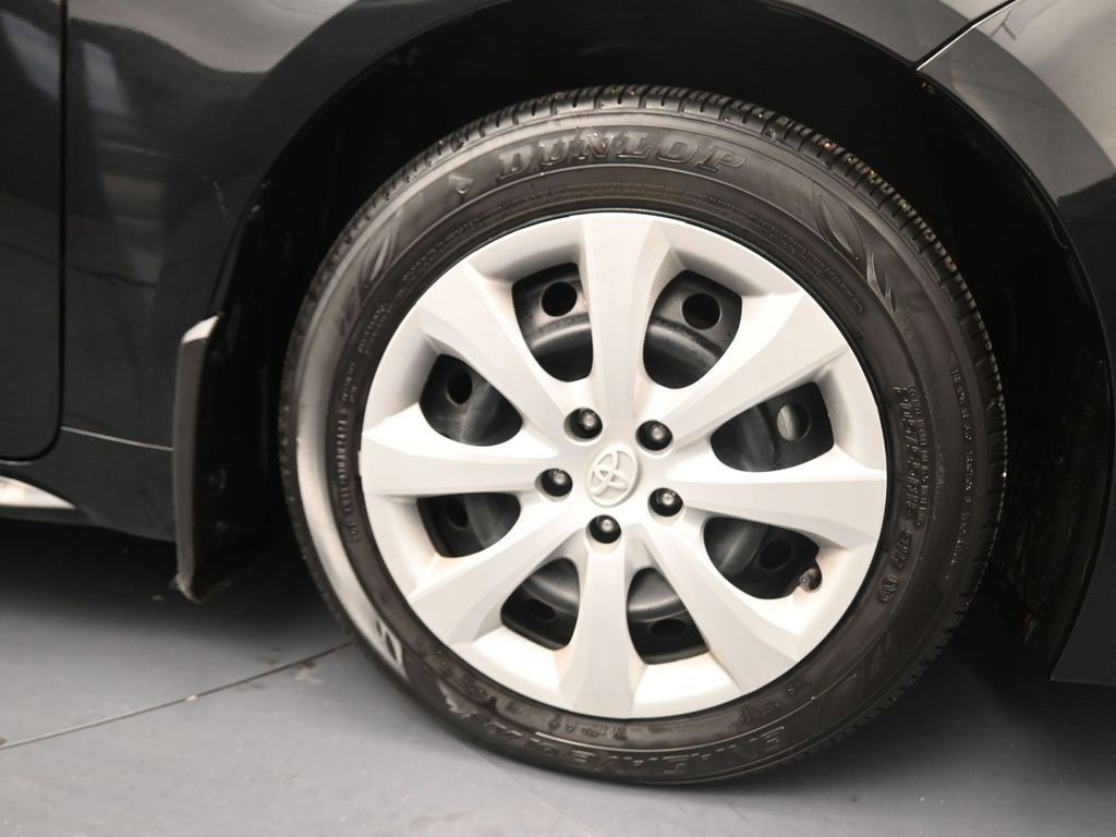 Used 2025 Toyota Corolla LE image 5