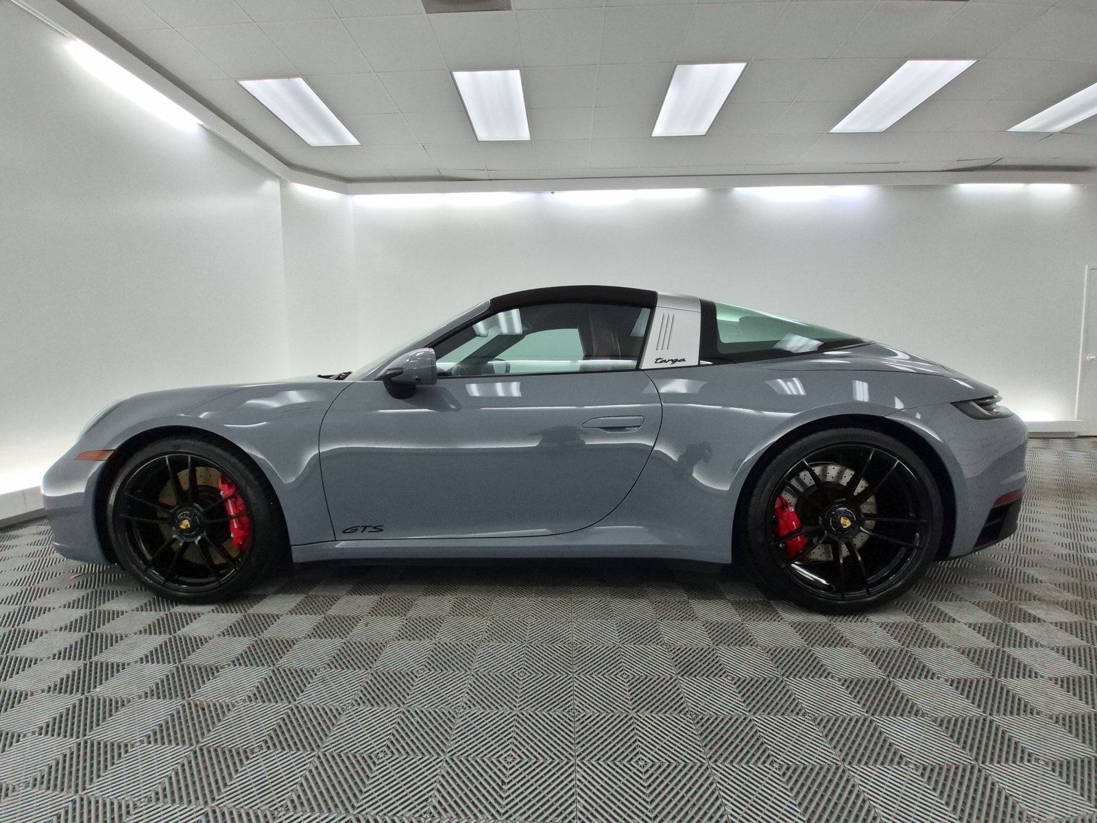 Certified 2024 Porsche 911 Targa 4 GTS AWD/4WD image 2