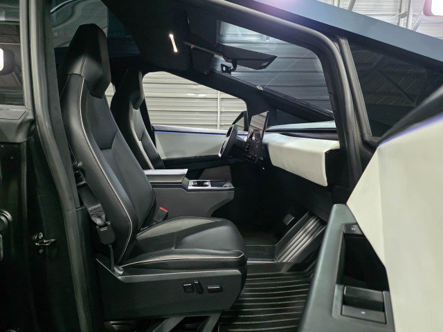 Used 2024 Tesla Cybertruck AWD Crew Cab image 19