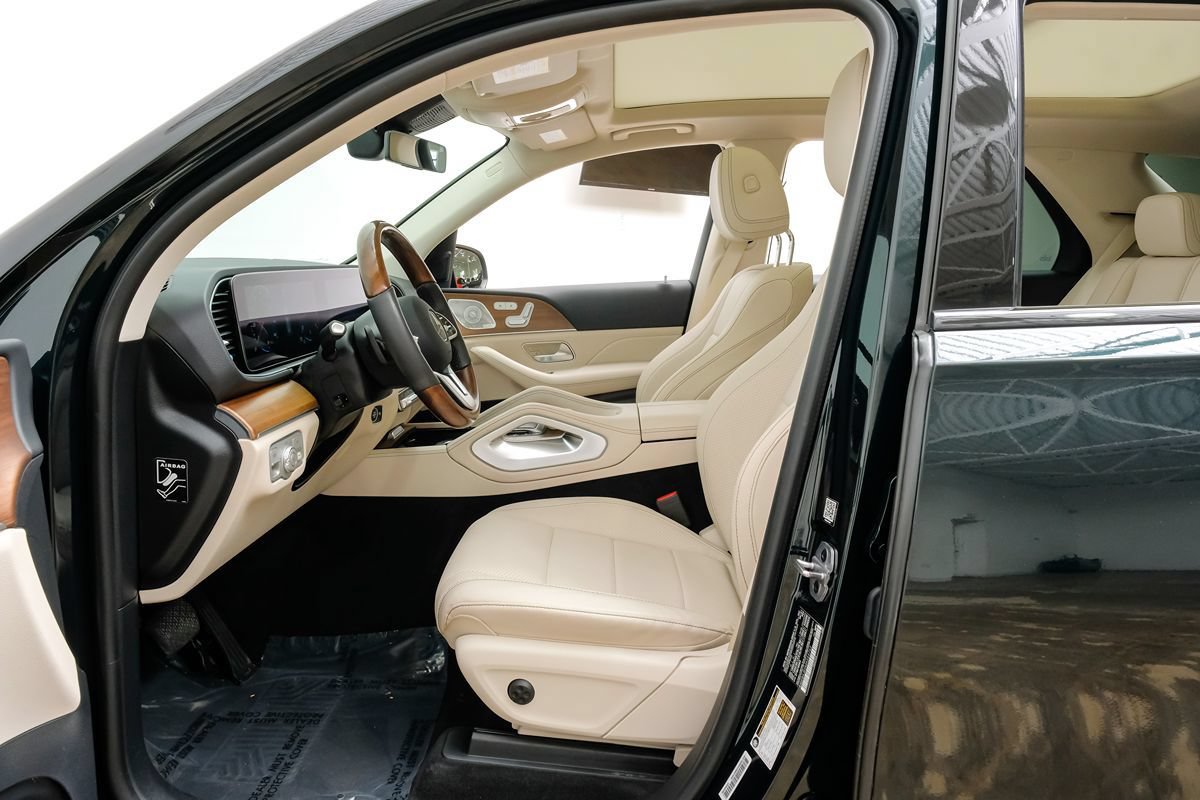 Used 2021 Mercedes-Benz GLE 350 w/ AMG Line Exterior image 4
