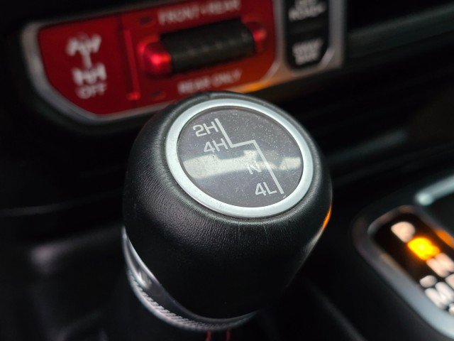 Used 2022 Jeep Wrangler Unlimited Rubicon w/ LED Lighting Group AWD/4WD image 38