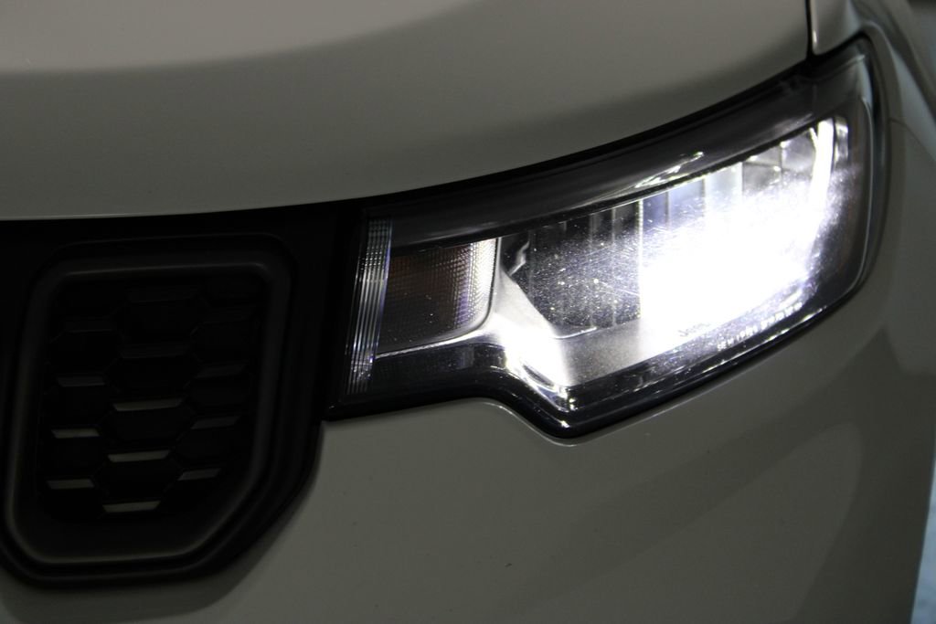 Used 2025 Jeep Compass Trailhawk image 47