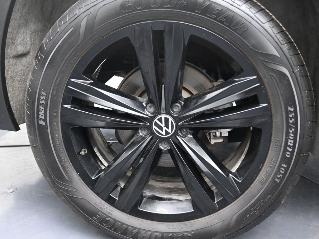Used 2023 Volkswagen Atlas Cross Sport SEL R-Line image 22