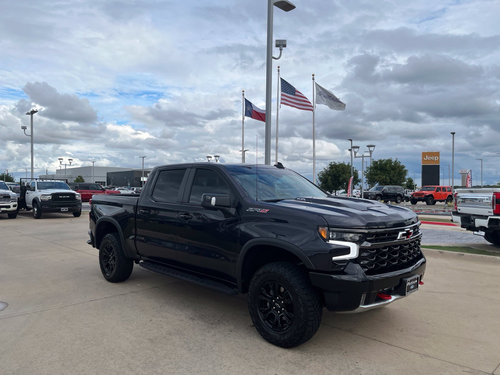 Used 2023 Chevrolet Silverado 1500 ZR2 w/ Technology Package AWD/4WD image 8