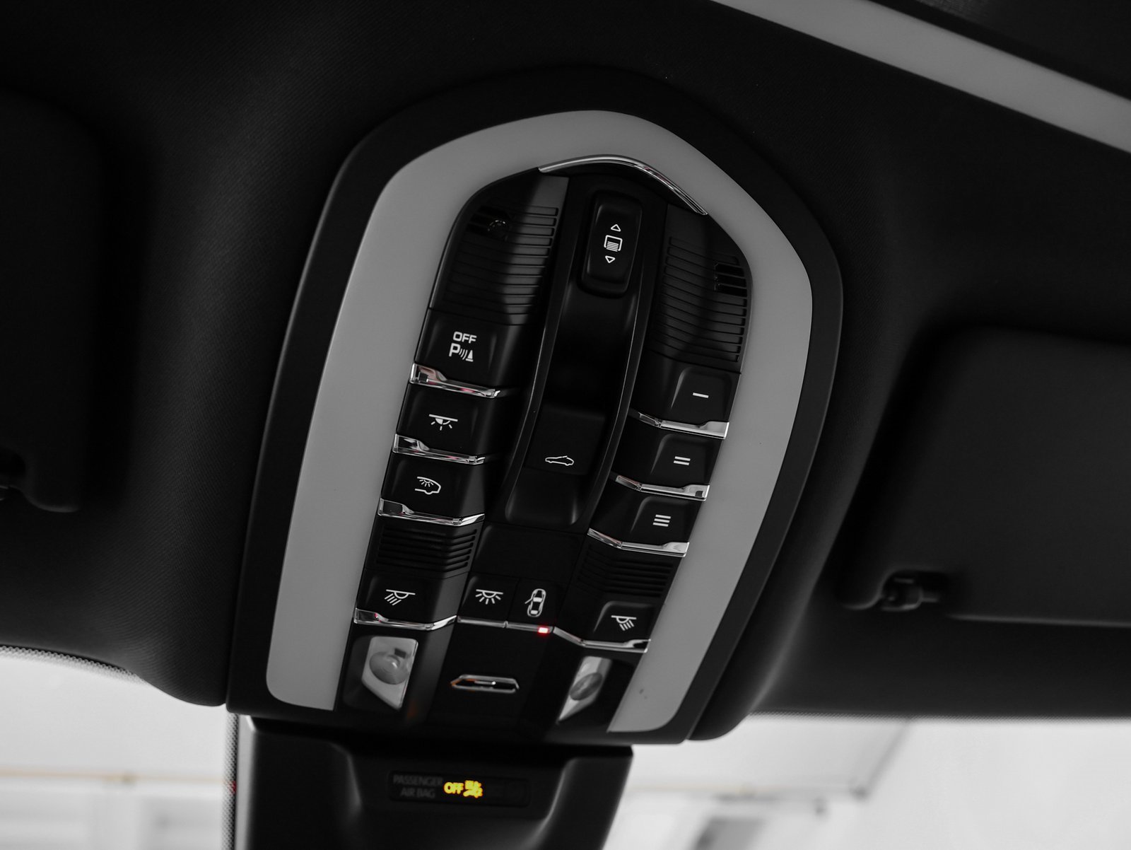 Used 2025 Porsche Macan image 37