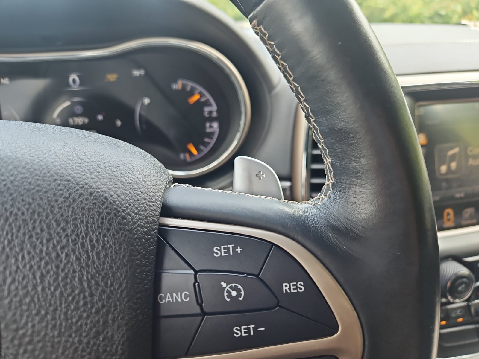 Used 2014 Jeep Grand Cherokee Overland AWD/4WD image 28