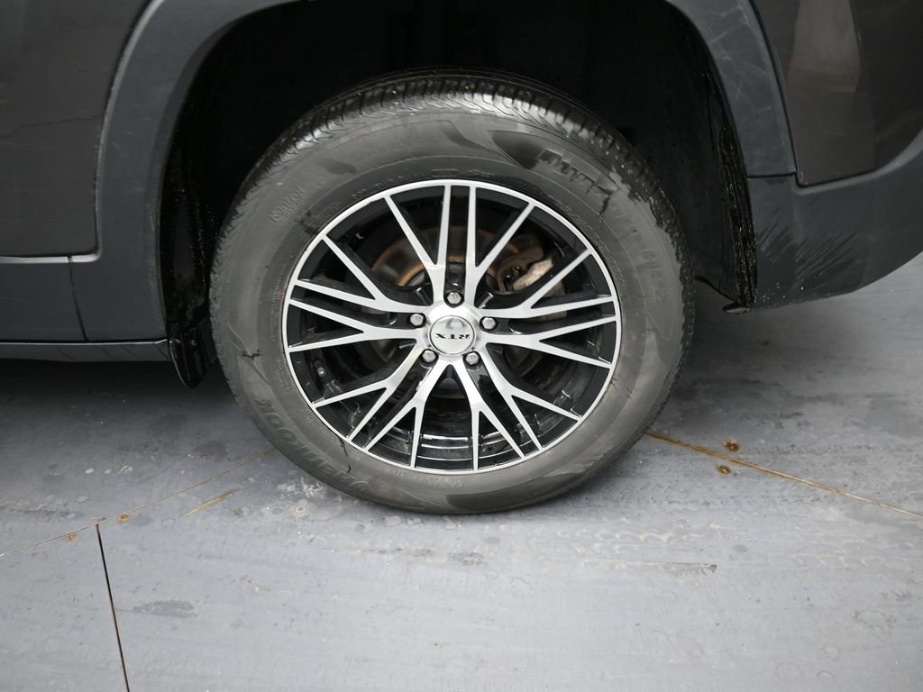 Used 2016 Jeep Cherokee Latitude image 12