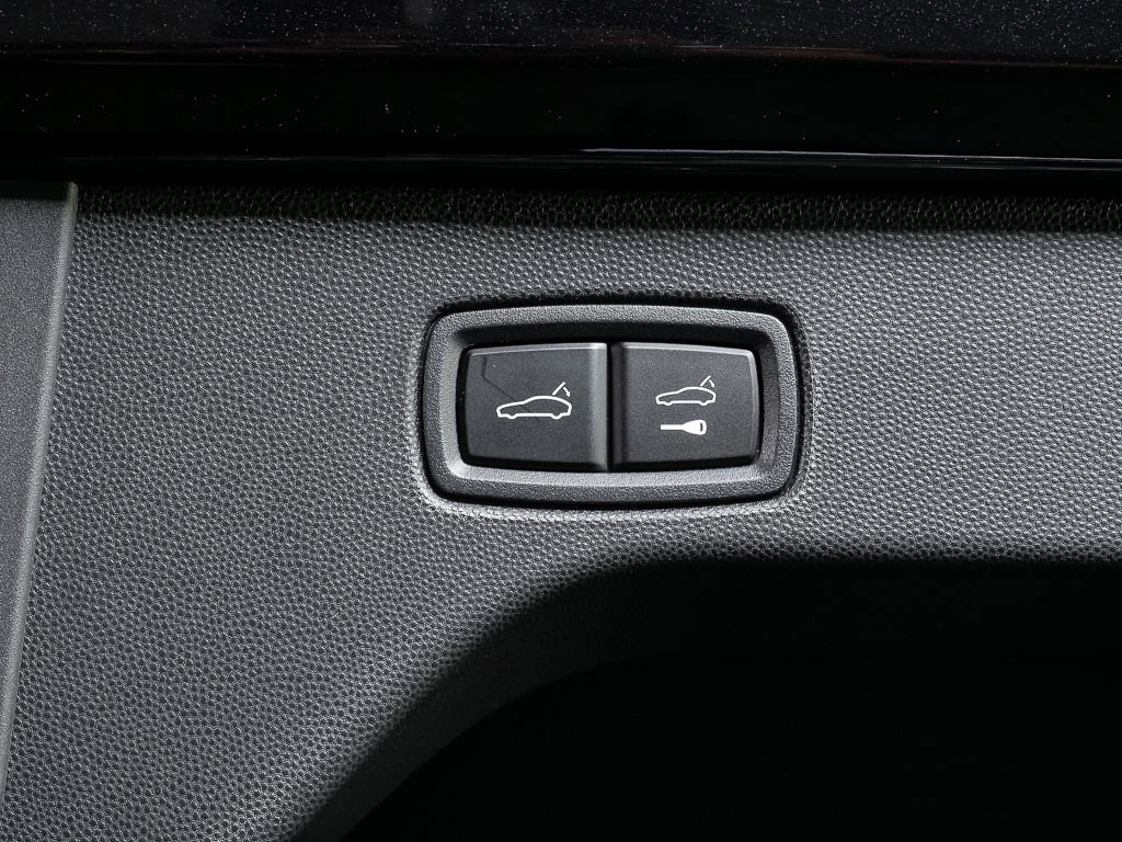 New 2026 Porsche Macan Turbo Electric image 34