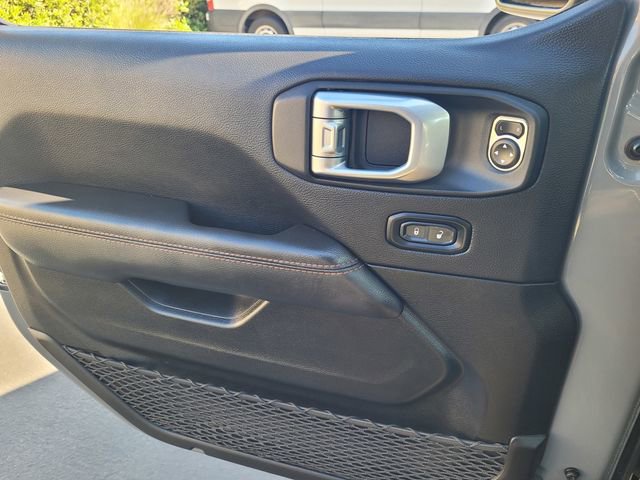 Certified 2023 Jeep Gladiator Mojave w/ Cold Weather Group image 14