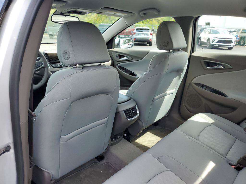 Used 2018 Chevrolet Malibu LT FWD image 28