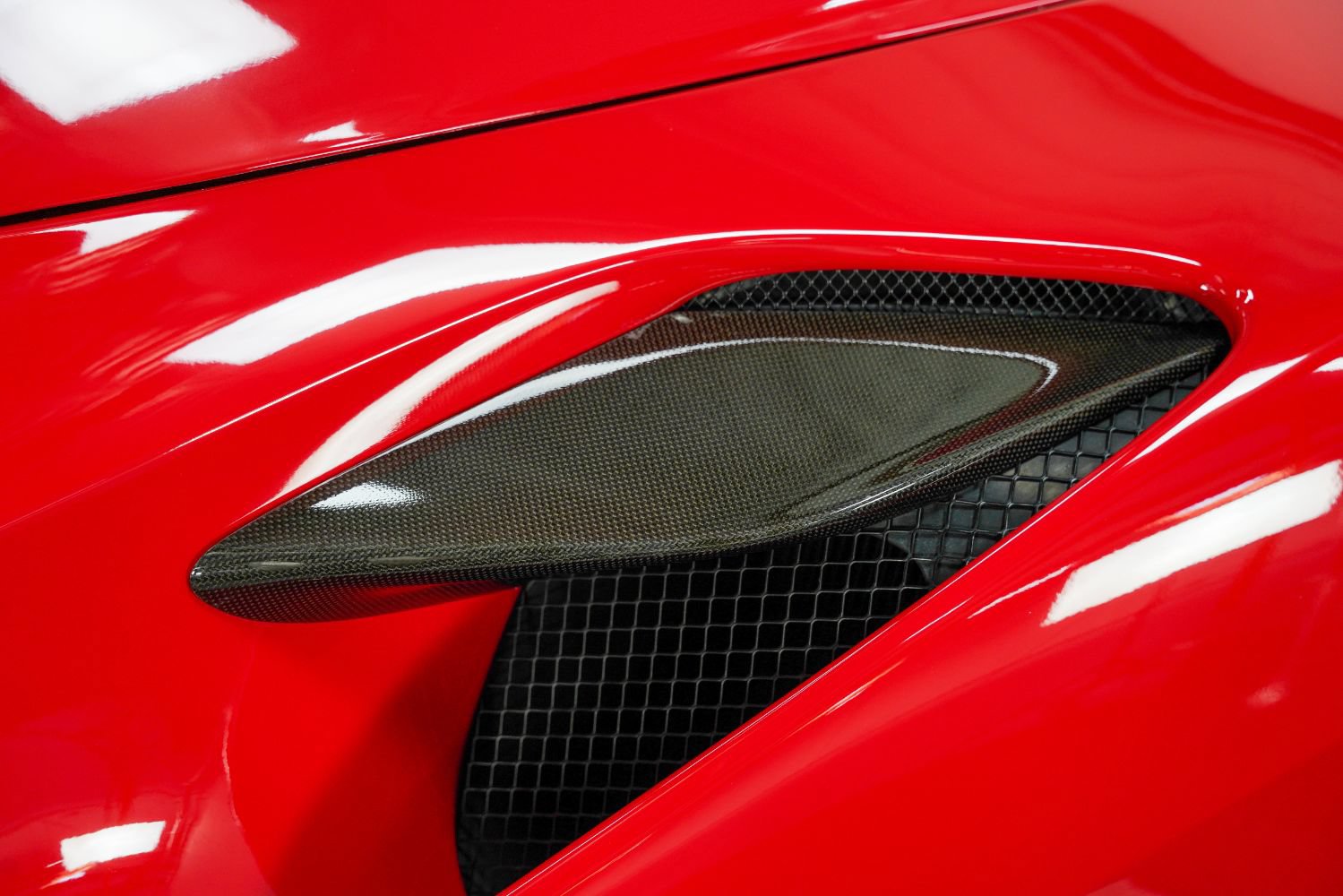 Used 2023 Ferrari F8 Tributo RWD image 20