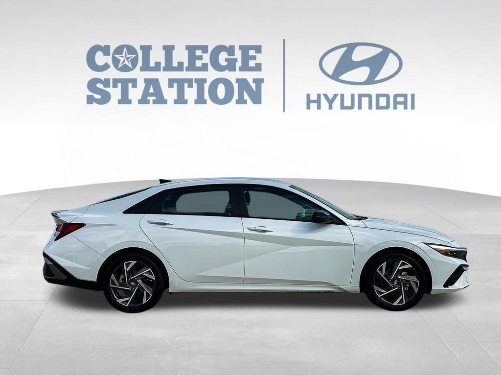 Used 2025 Hyundai Elantra Sport w/ Cargo Package image 11