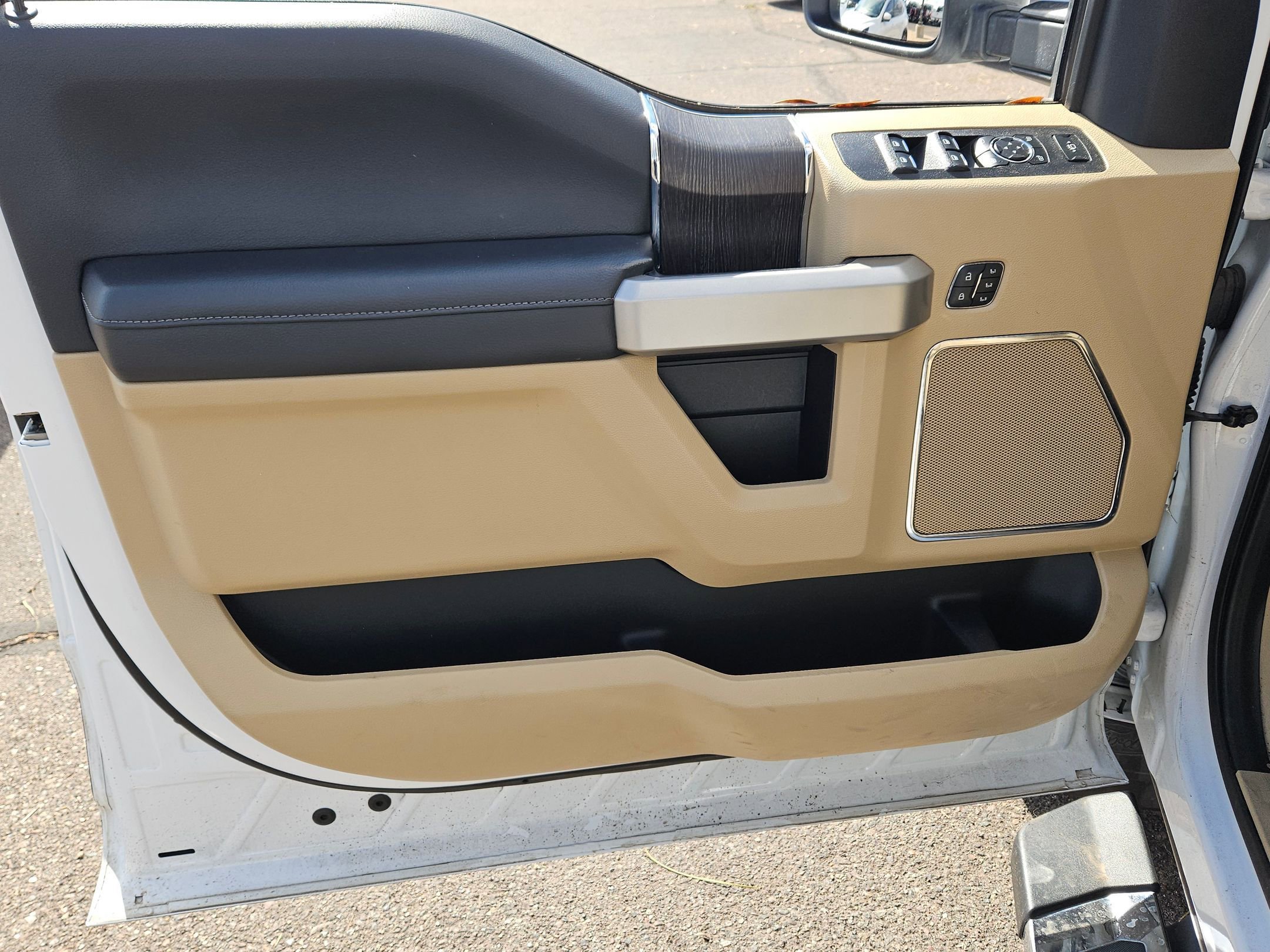 Used 2020 Ford F350 Lariat w/ Lariat Ultimate Package image 11