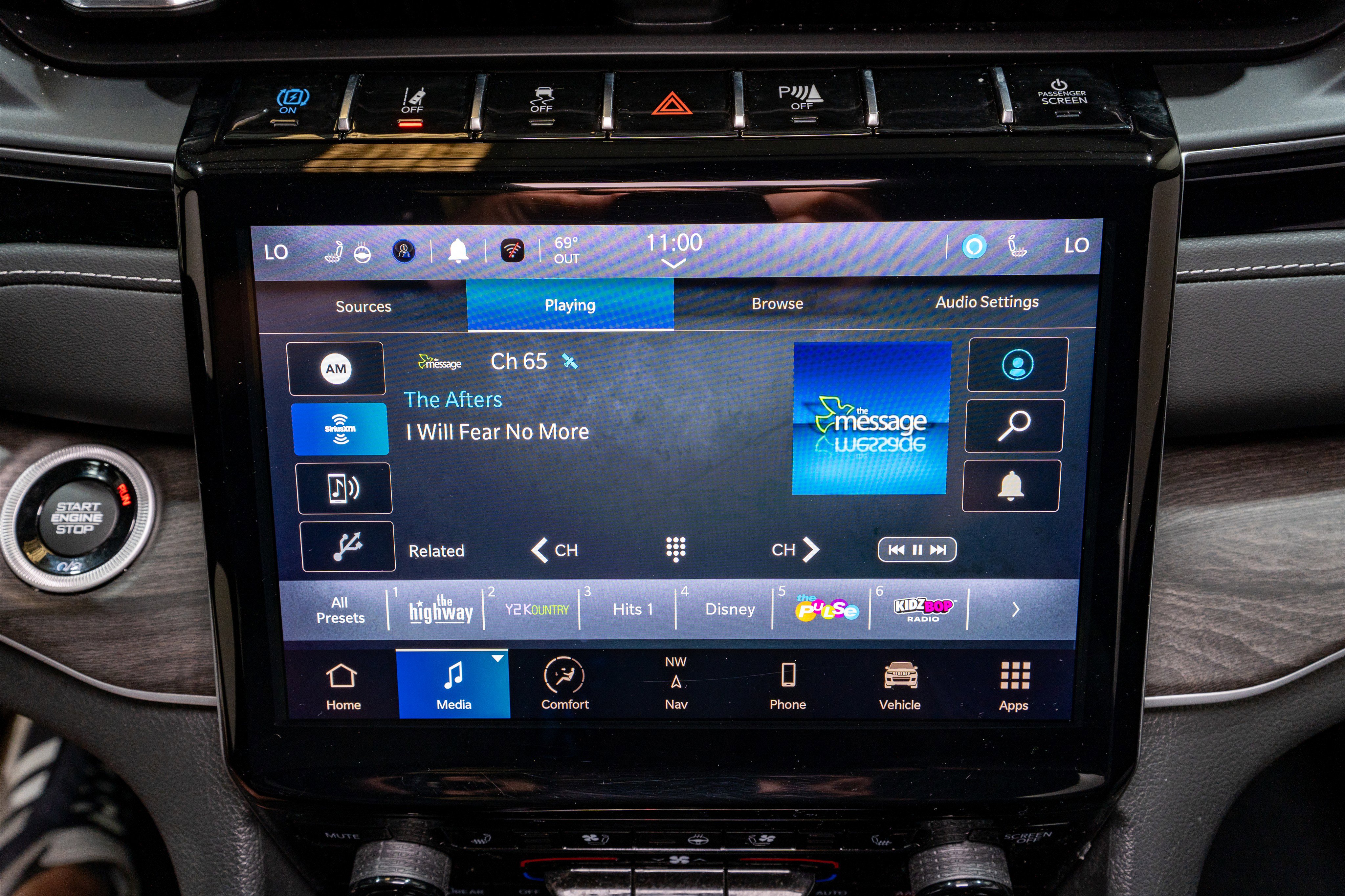 Used 2023 Jeep Grand Cherokee 30th Anniversary AWD/4WD image 23